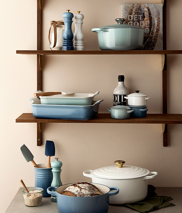 Gaveideer Til Hende Der Nyder Smagfulde Oplevelser 700X600px LE Creuset